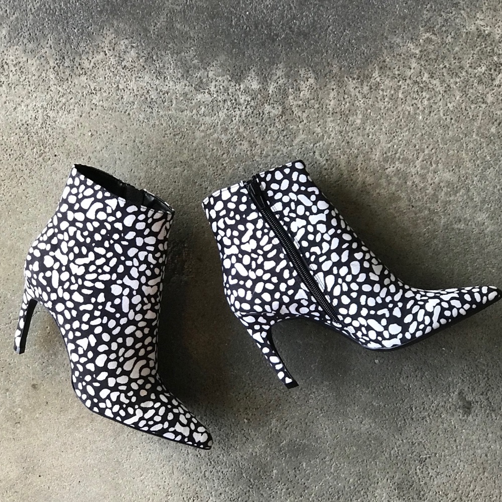 Qupid Black & White Faux Suede Heeled Bootie 5.5 6 - Picture 2 of 8